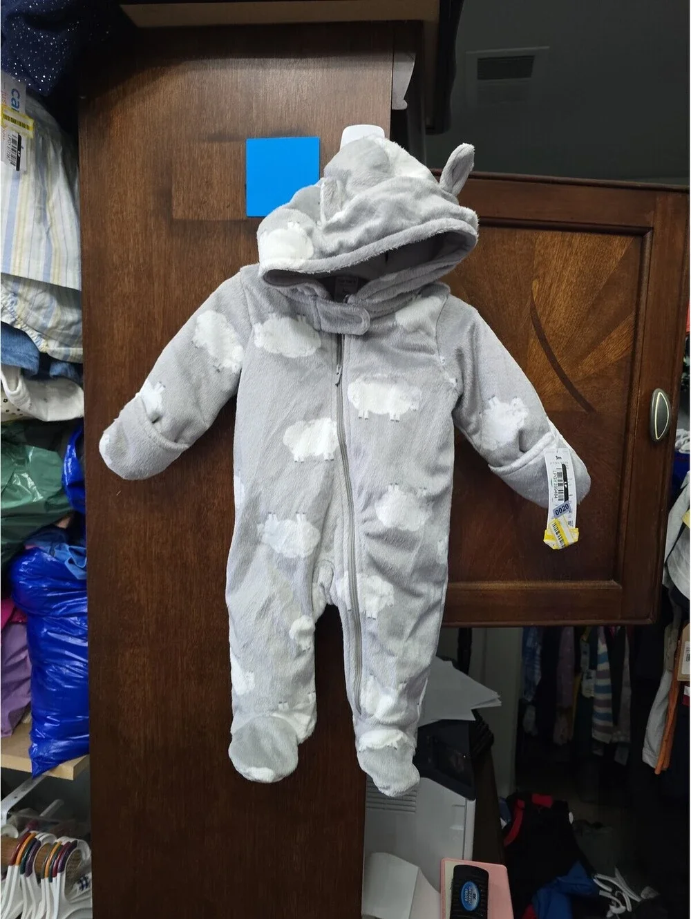 3m brand new gray baby snowsuit from carter's item.20G2